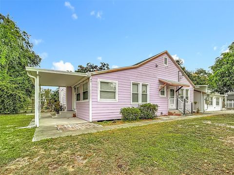 Photo of 533 S Scenic Highway, Lake Wales, FL 33853 (MLS # L4957141)