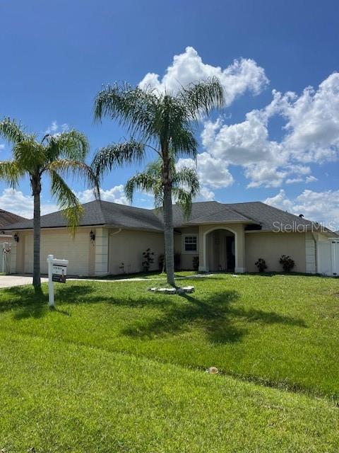 For Rent - 3 Bedroom/2 Bathroom Home with Huge Fenced Yard!
Enjoy a spacious layout, fully fenced backyard, two-car garage, and all appliances included! Master bedroom features 2 closets and an en-suite bathroom with spacious tub and shower. This home is perfect for all, kid and pet friendly, move-in ready and close to everything!