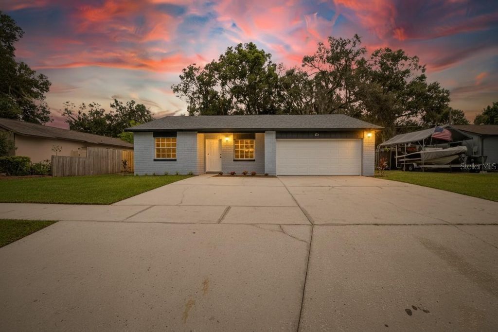 Photo of 423 Forest Oak Drive, Seffner, FL 33584 (MLS # TB8435281)