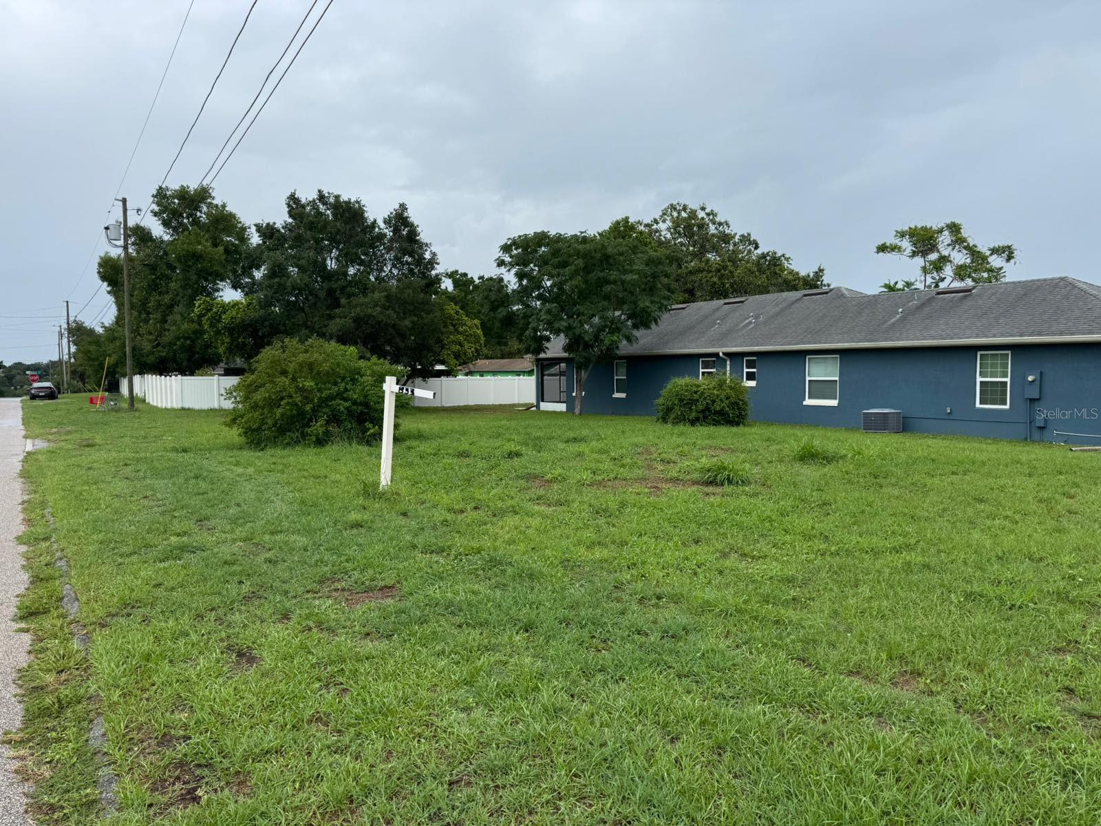 The property is a vacant residential lot of 6,300 square feet (approximately 0.14 acres), It is classified under R-2 zoning, allowing for the construction of a single-family home or the exploration of additional development options. In the heart of Clermont, within the Lincoln Park Anx Sub division.• Lot dimensions: 45 x 140 feet.• Available utilities: Public water and sewer, electricity, and cable.• No HOA: There is no homeowners association, providing greater flexibility.• Nearby schools: Clermont Elementary School (0.1 miles away), Windy Hill Middle School, and South Lake High School.• Access: Close to US-27 and SR-50 highways, facilitating commuting.