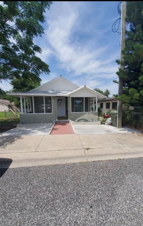 Photo of 904 Washington Street, Leesburg, FL 34748 (MLS # S5147832)