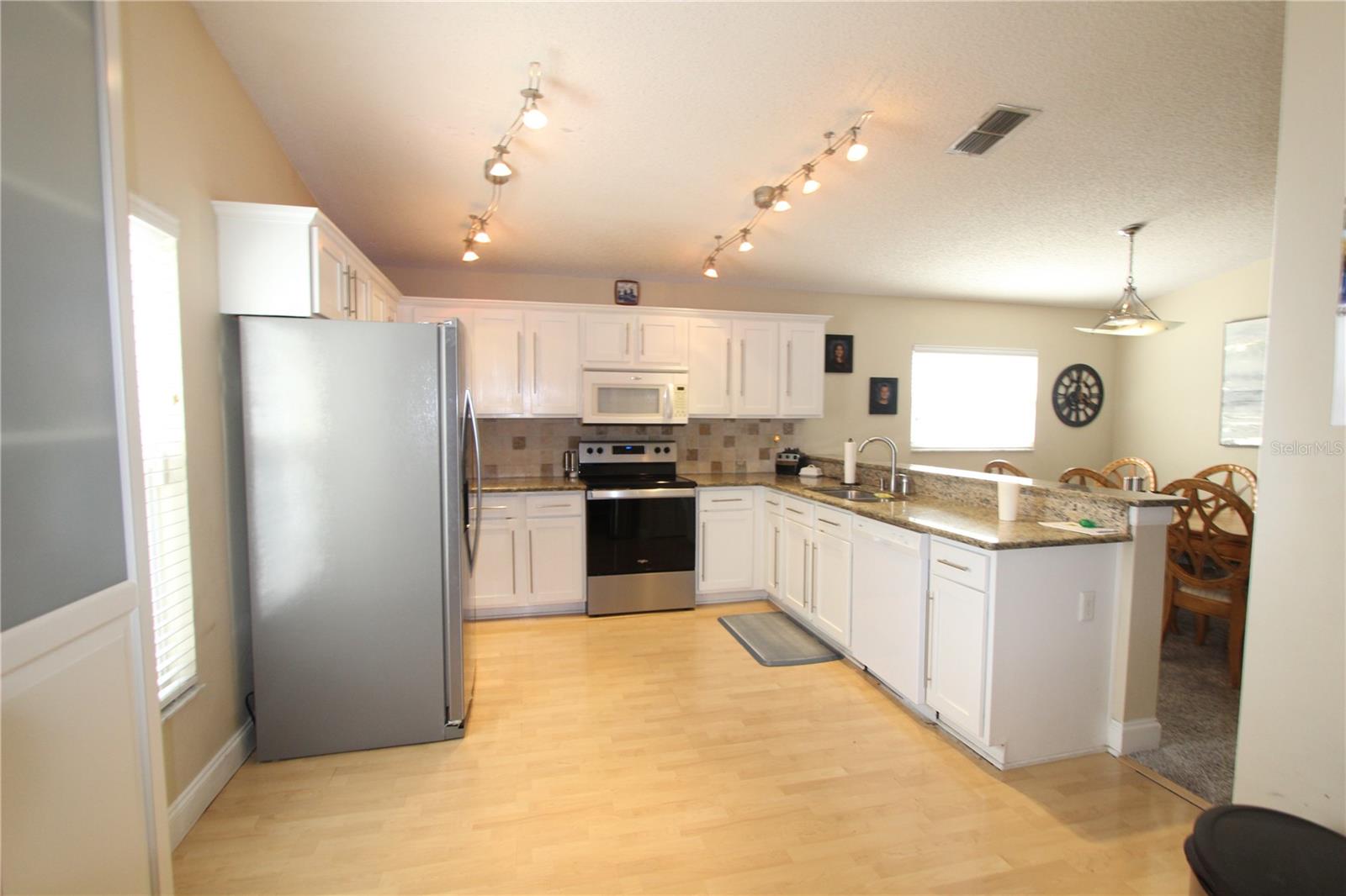 Casas a venda 3 - Jen Dantas 3001 BARRYMORE COURT