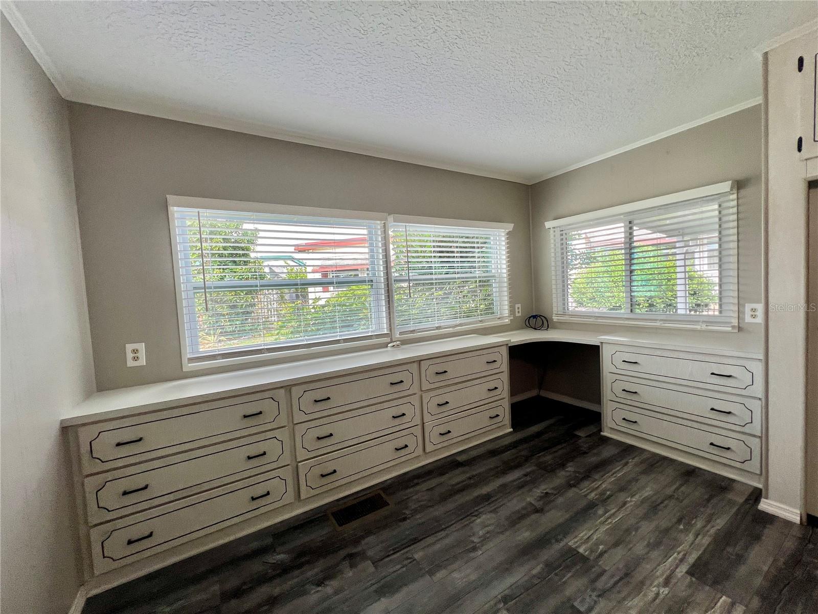 HAWTHORNE AT LEESBURG A COOP - Residential