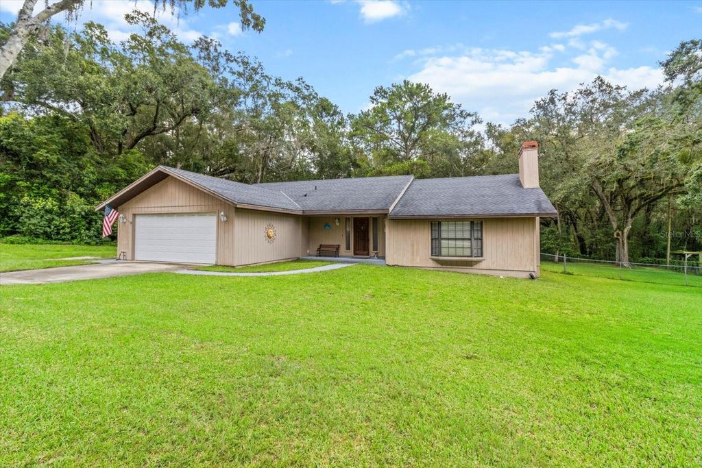 Photo of 916 Whiteway Drive, Brooksville, FL 34601 (MLS # W7877264)