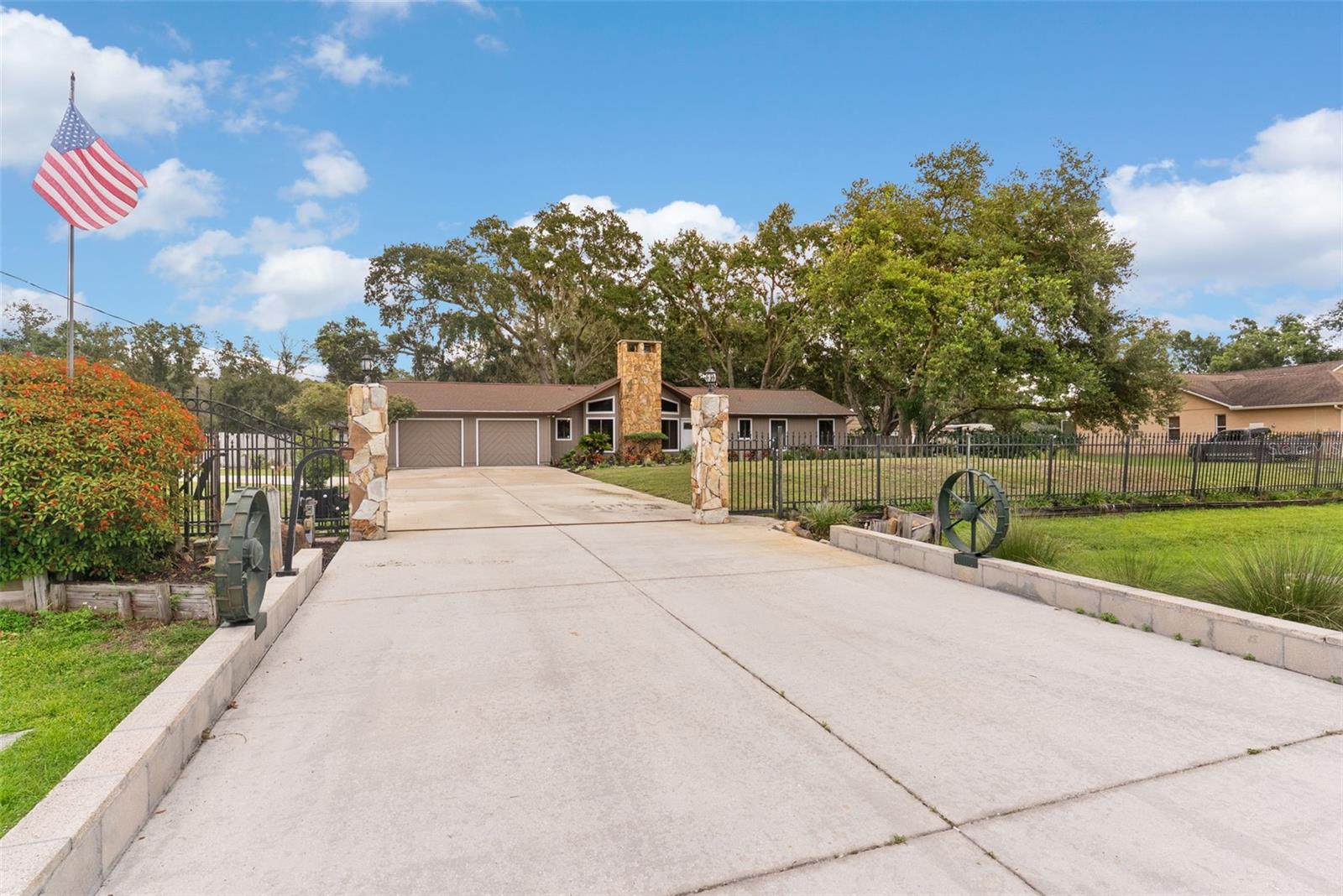 COUNTRY TRAILS - Residential