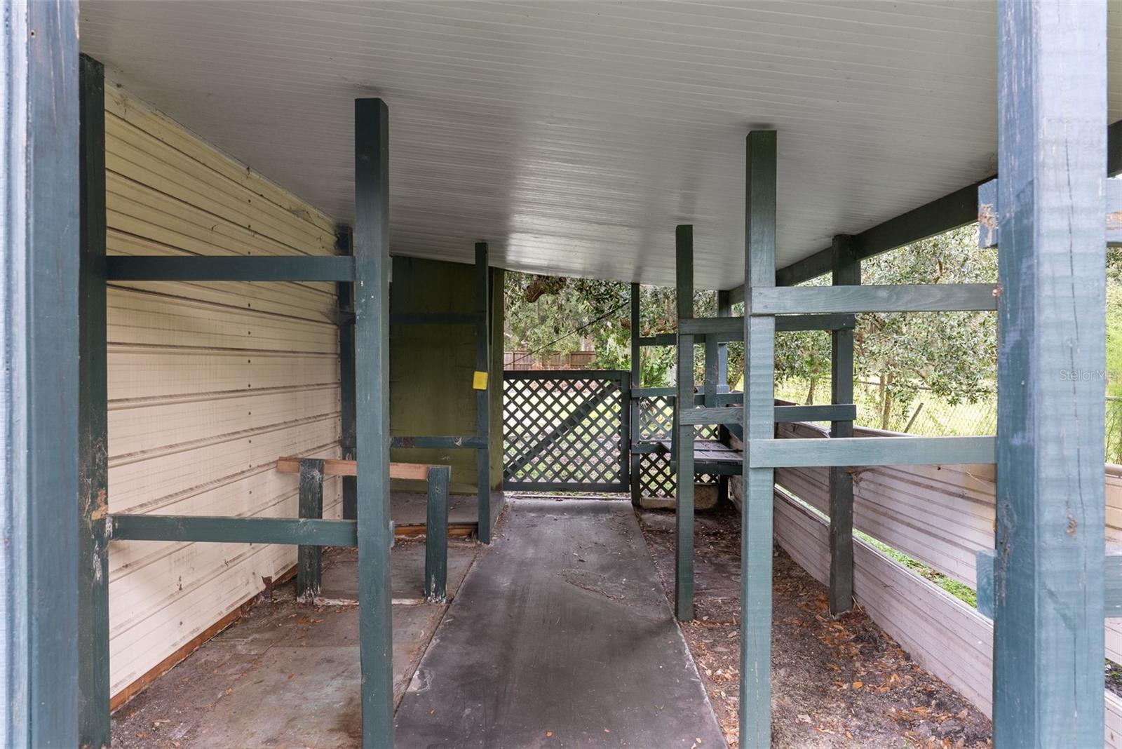 COUNTRY TRAILS - Residential