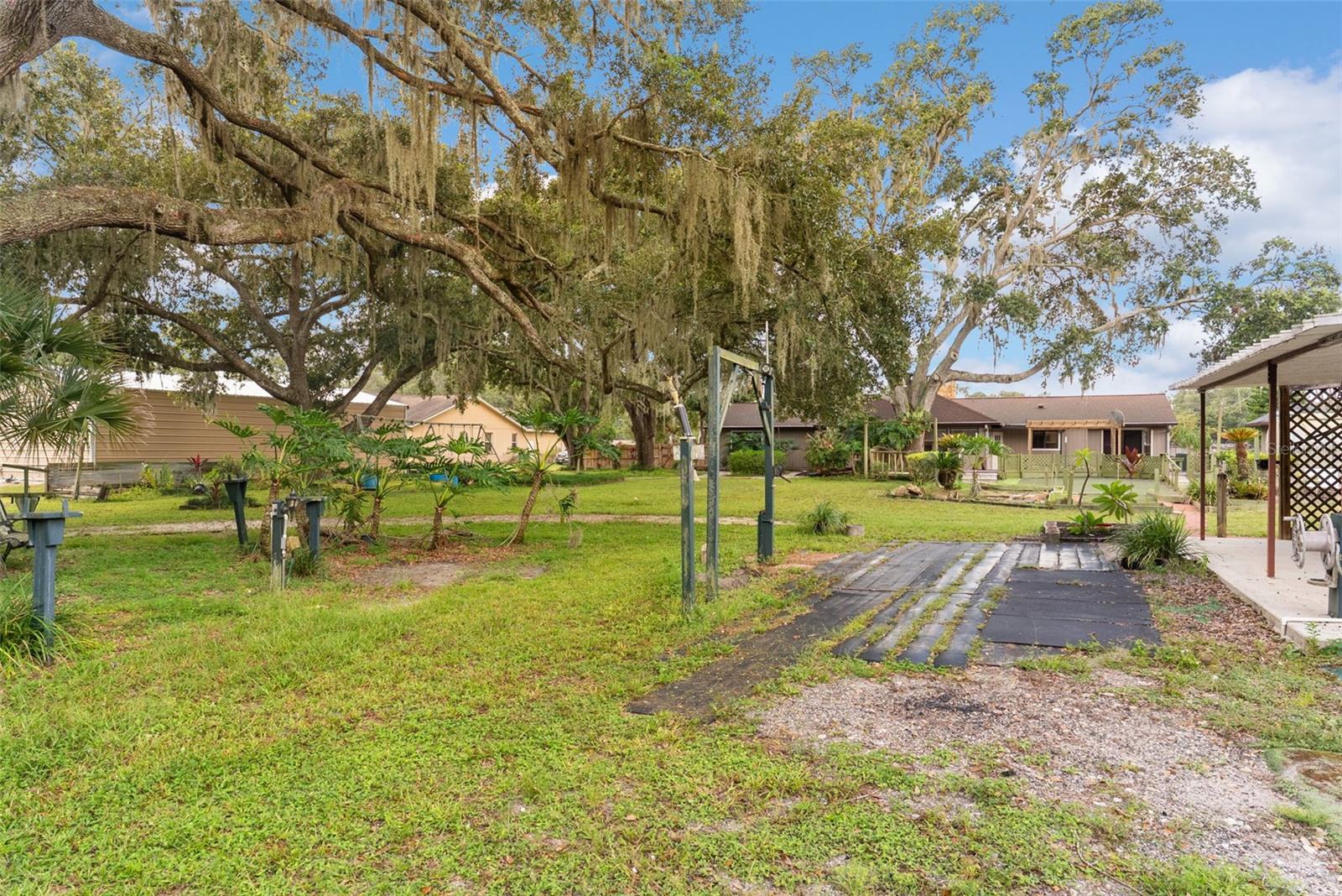 COUNTRY TRAILS - Residential