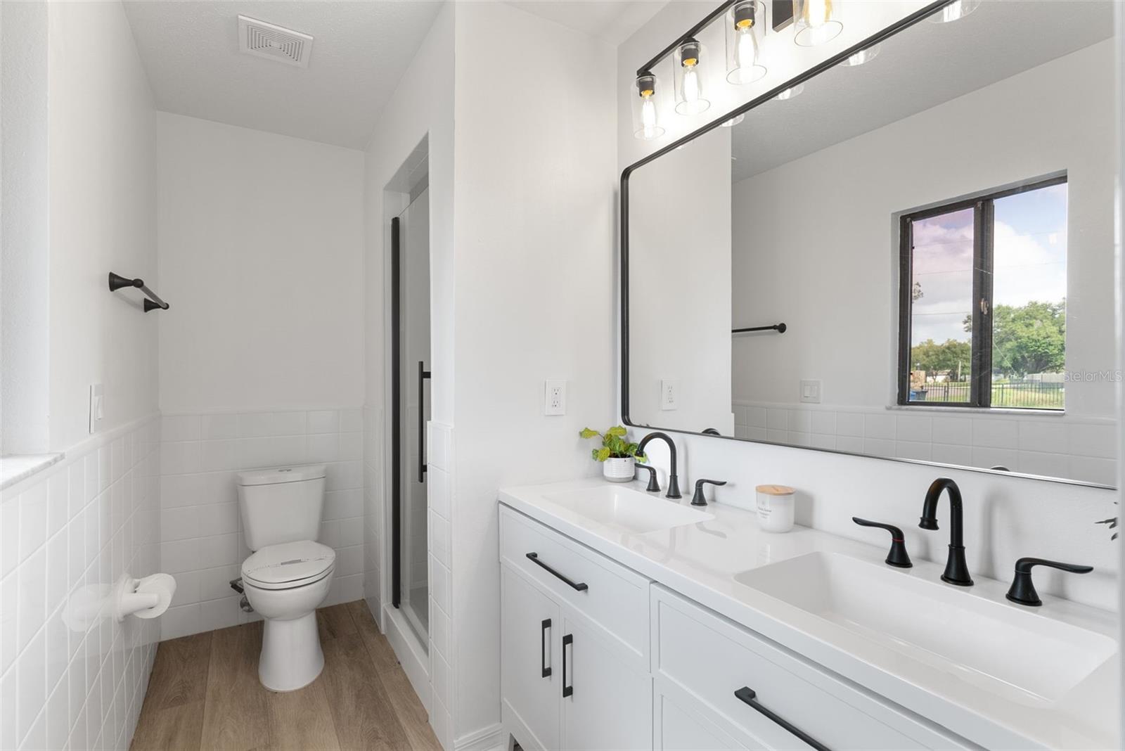 COUNTRY TRAILS - Residential