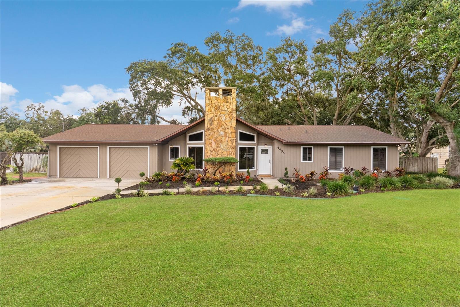 COUNTRY TRAILS - Residential