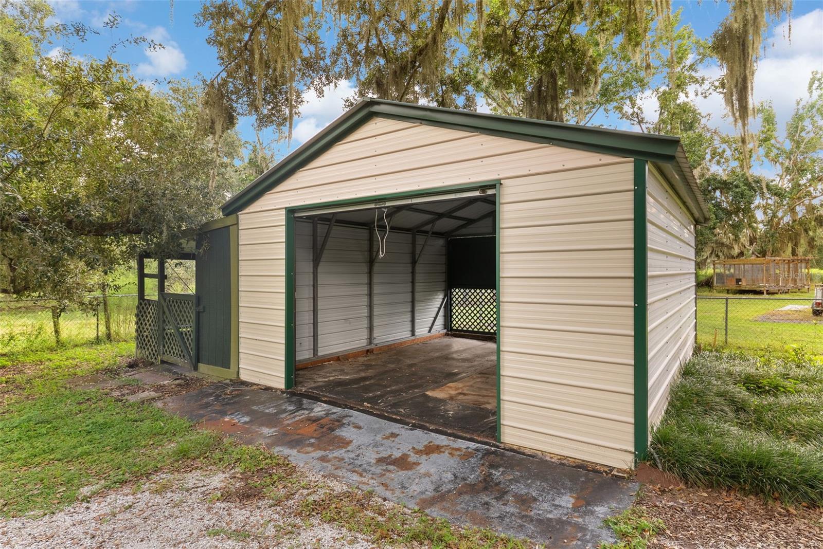 COUNTRY TRAILS - Residential