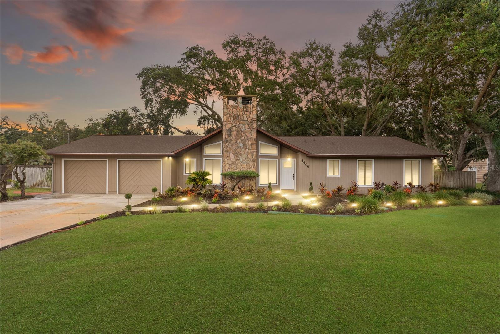 COUNTRY TRAILS - Residential