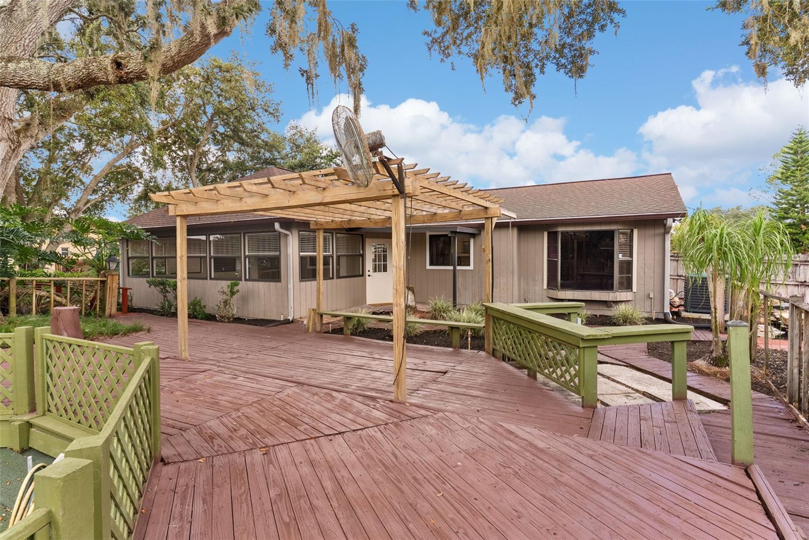 COUNTRY TRAILS - Residential