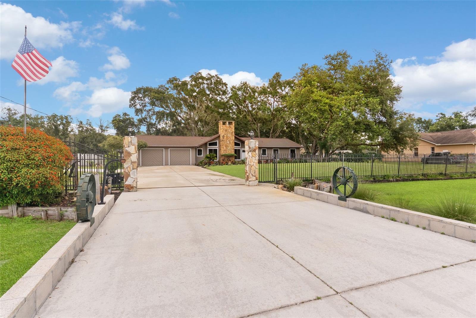 COUNTRY TRAILS - Residential