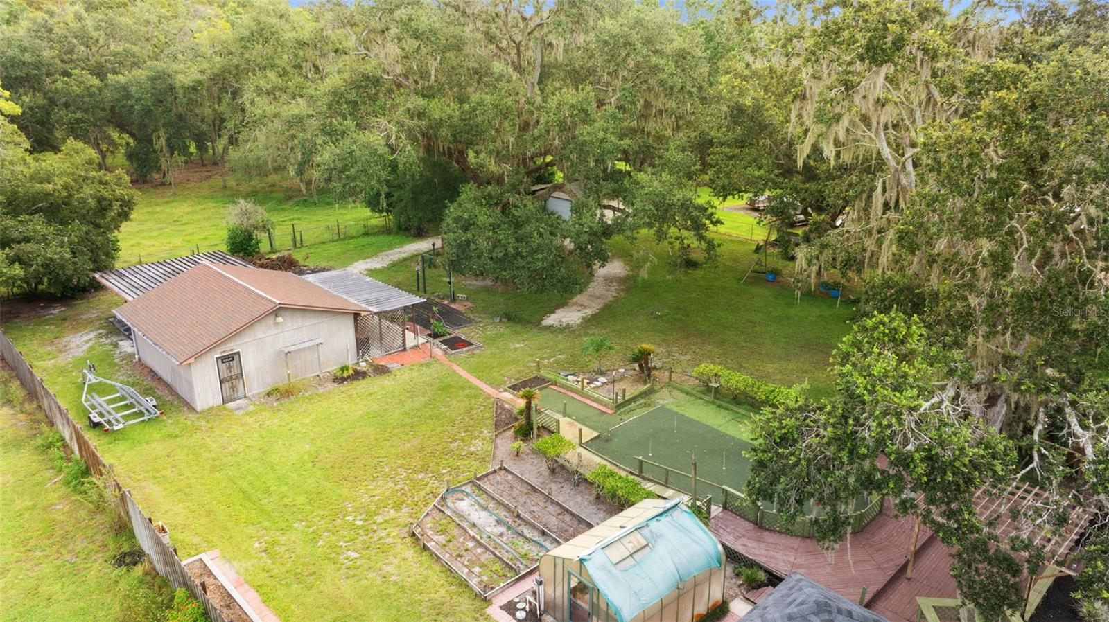 COUNTRY TRAILS - Residential