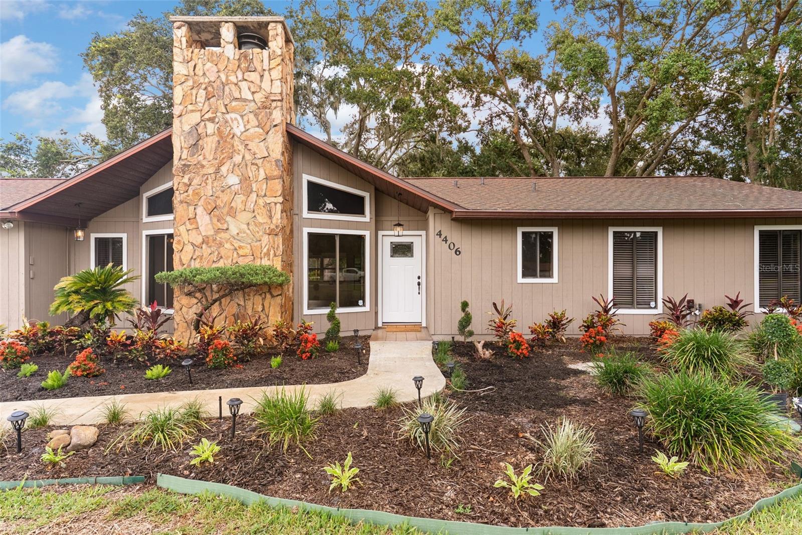 COUNTRY TRAILS - Residential