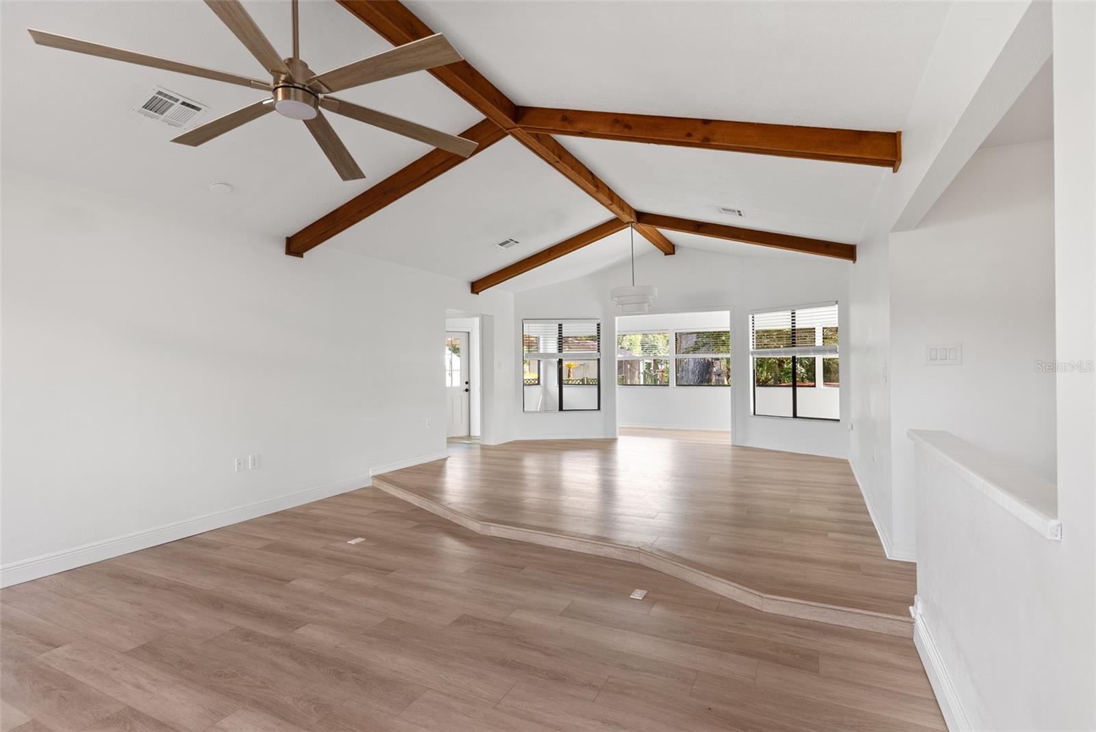 COUNTRY TRAILS - Residential