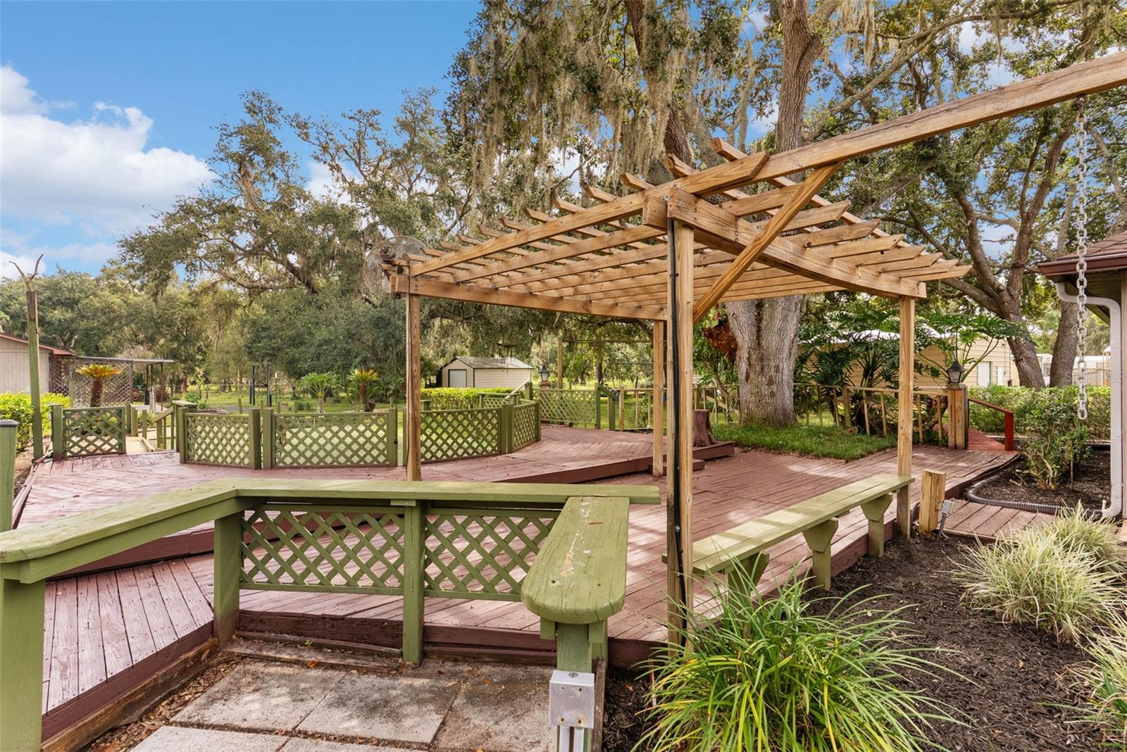 COUNTRY TRAILS - Residential