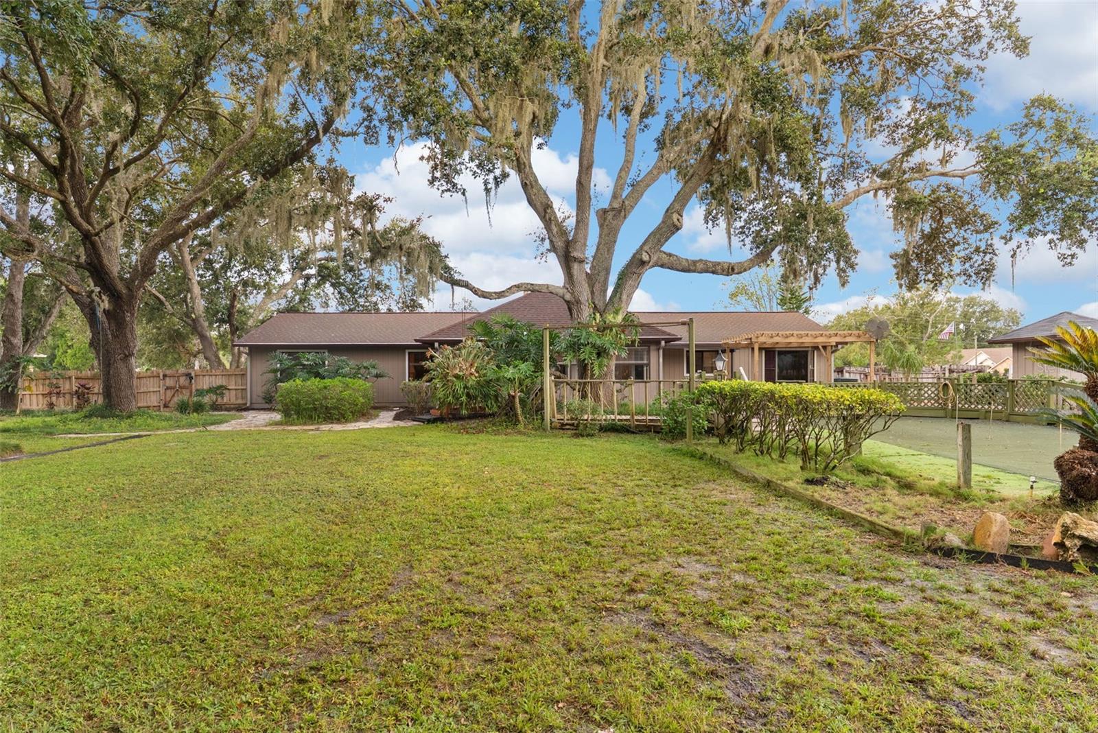 COUNTRY TRAILS - Residential