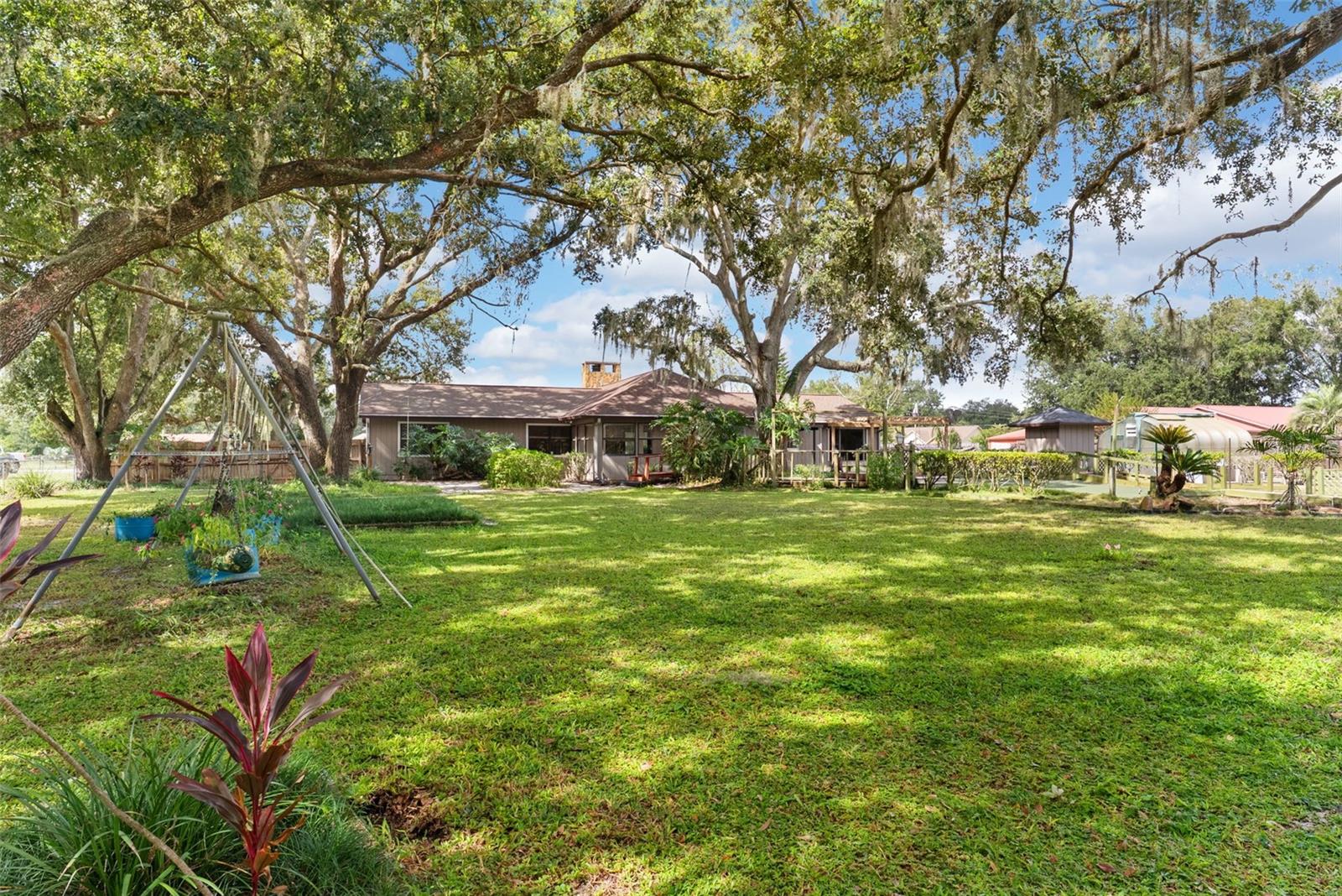 COUNTRY TRAILS - Residential