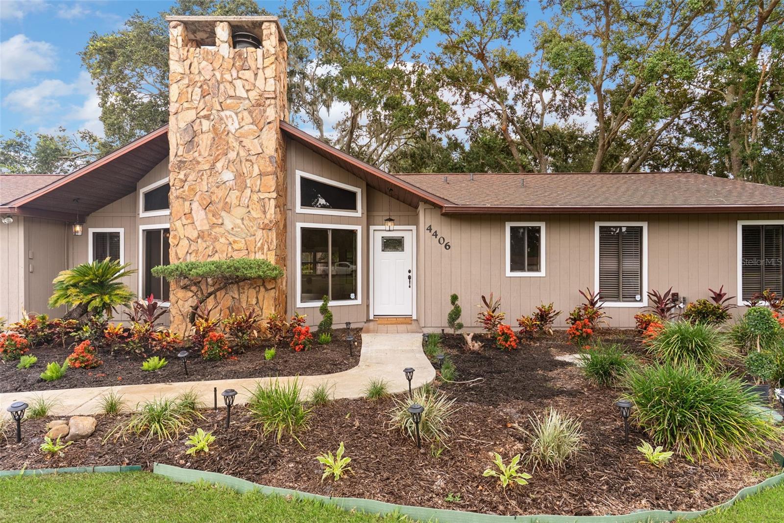 COUNTRY TRAILS - Residential