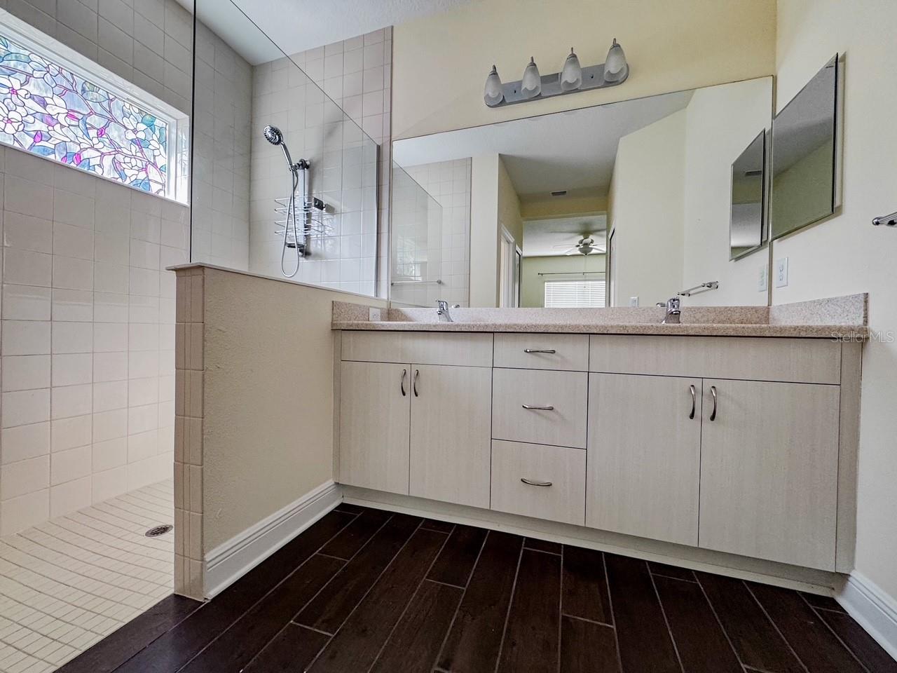 SILVERLEAF PHASE IV - Residential Lease