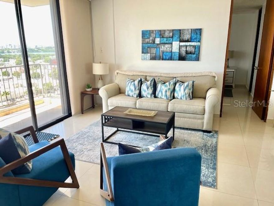 Spacious one-bedroom, one-bathroom apartment with a living room, dining room, and balcony with beautiful views of the city and lagoon. Well furnished and equipped. It has assigned parking, direct beach access, a pool, 24-hour security, a gym, and beautiful park areas with a BBQ.
Close to restaurants, supermarkets, pharmacies, and more.