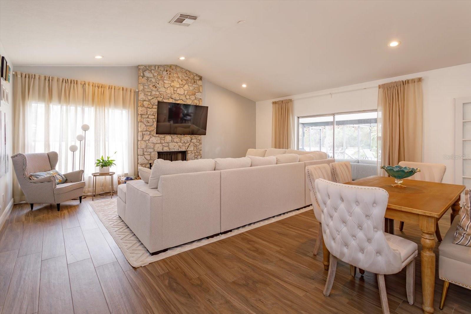 BAY LAKES AT GRANADA SEC 06 - Residential Lease