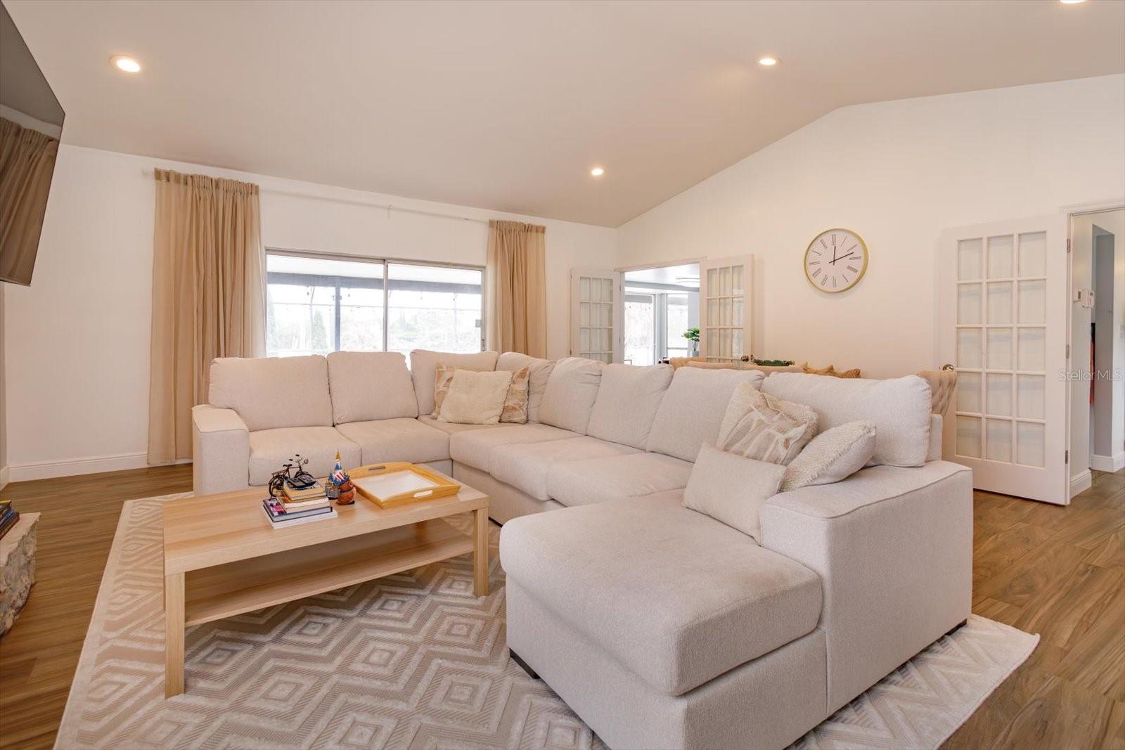 BAY LAKES AT GRANADA SEC 06 - Residential Lease