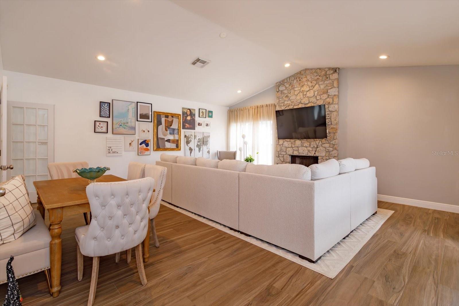 BAY LAKES AT GRANADA SEC 06 - Residential Lease