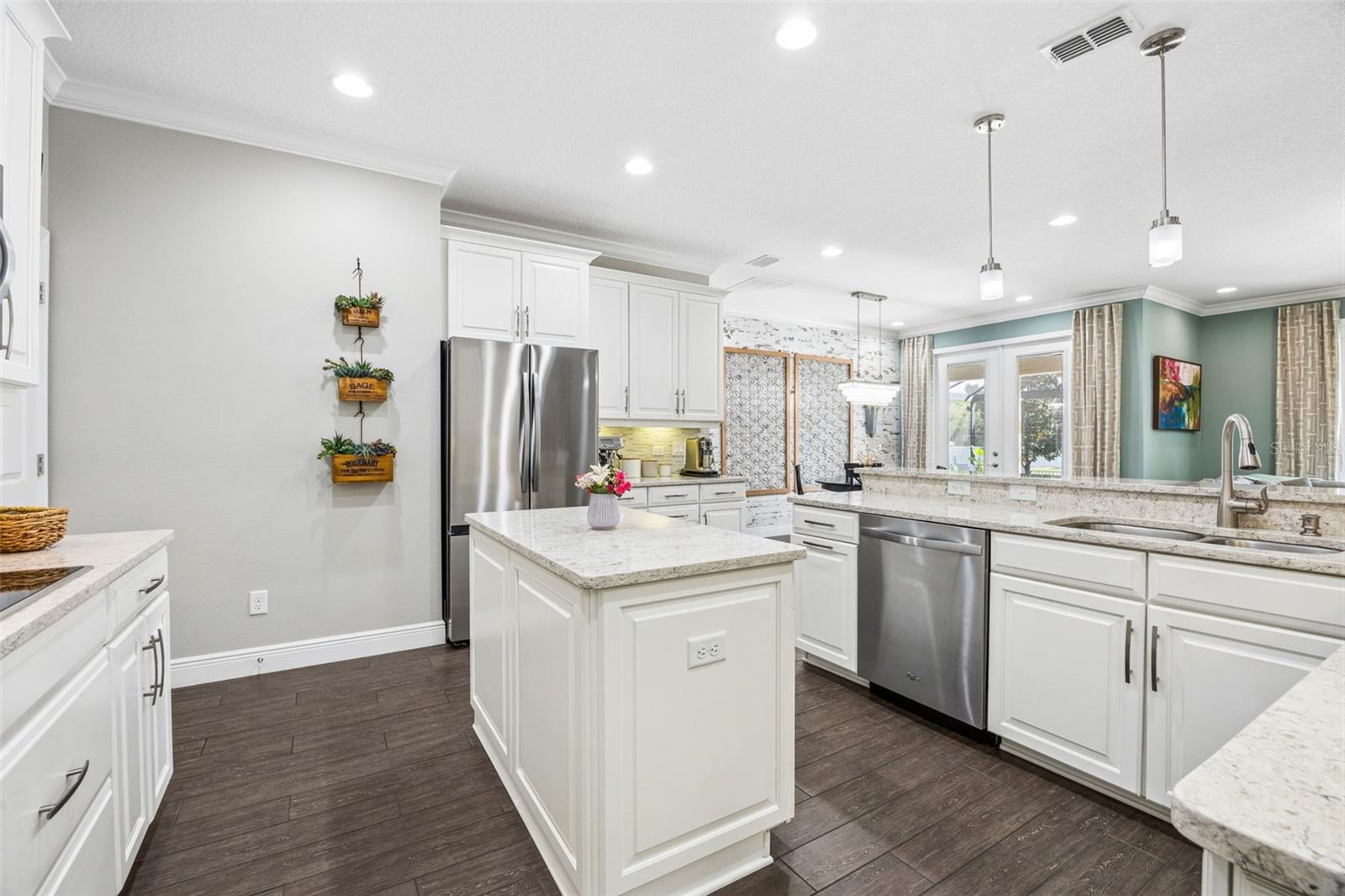 LAKESIDE ESTATES - Residential