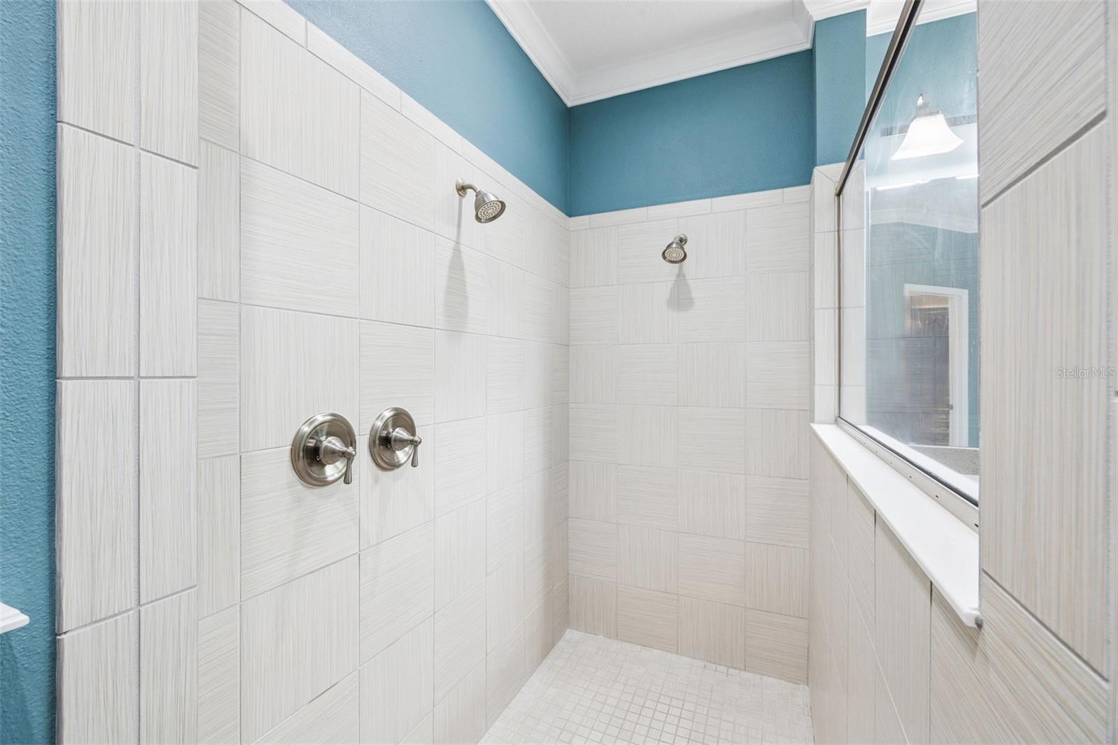 LAKESIDE ESTATES - Residential