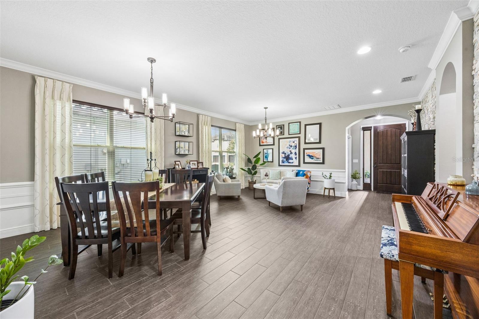 LAKESIDE ESTATES - Residential