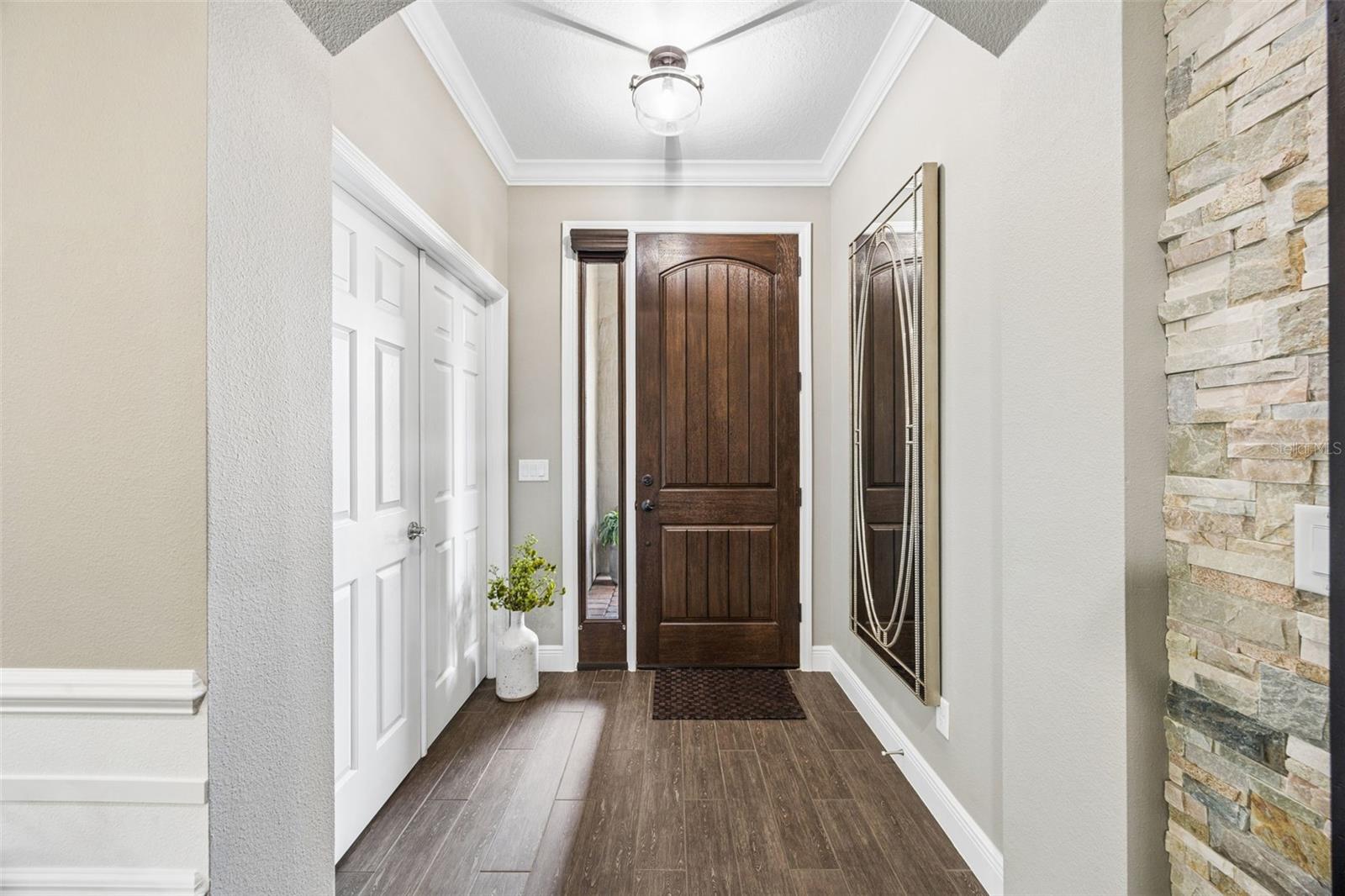 LAKESIDE ESTATES - Residential