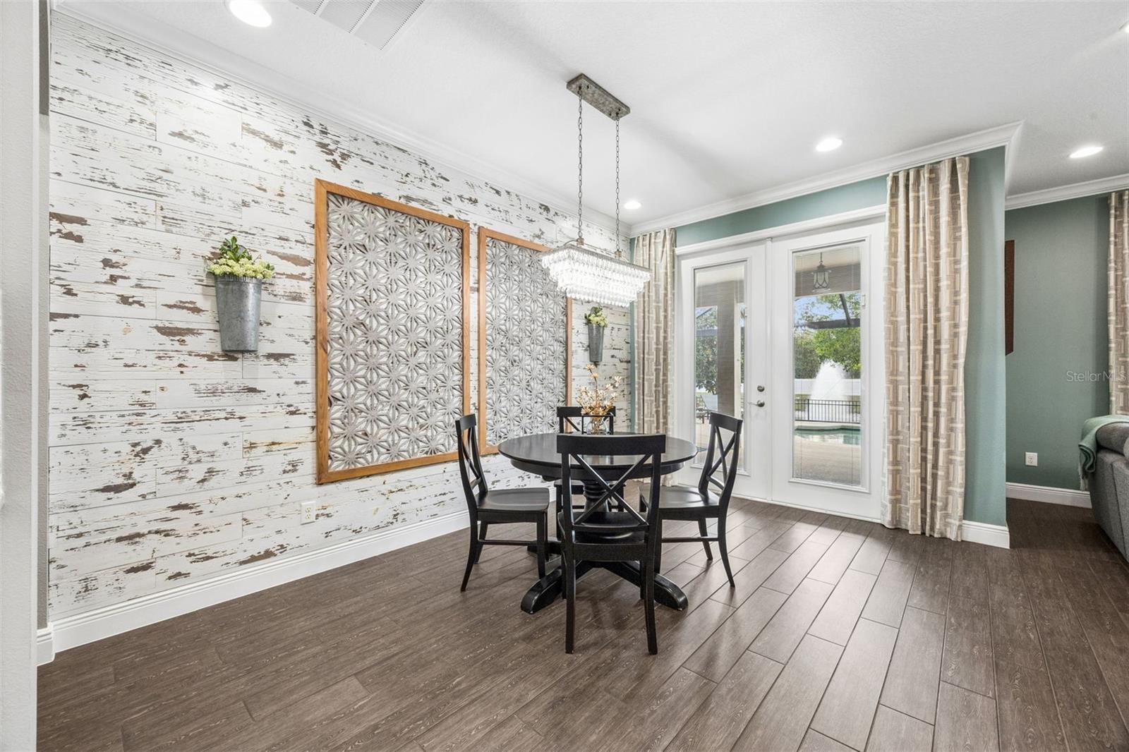 LAKESIDE ESTATES - Residential