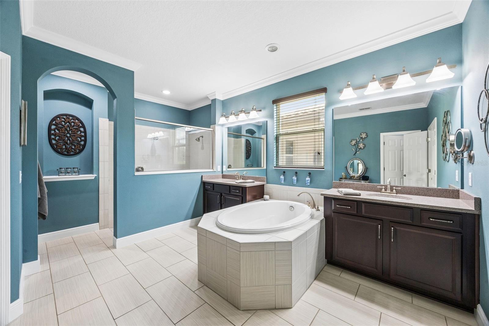 LAKESIDE ESTATES - Residential