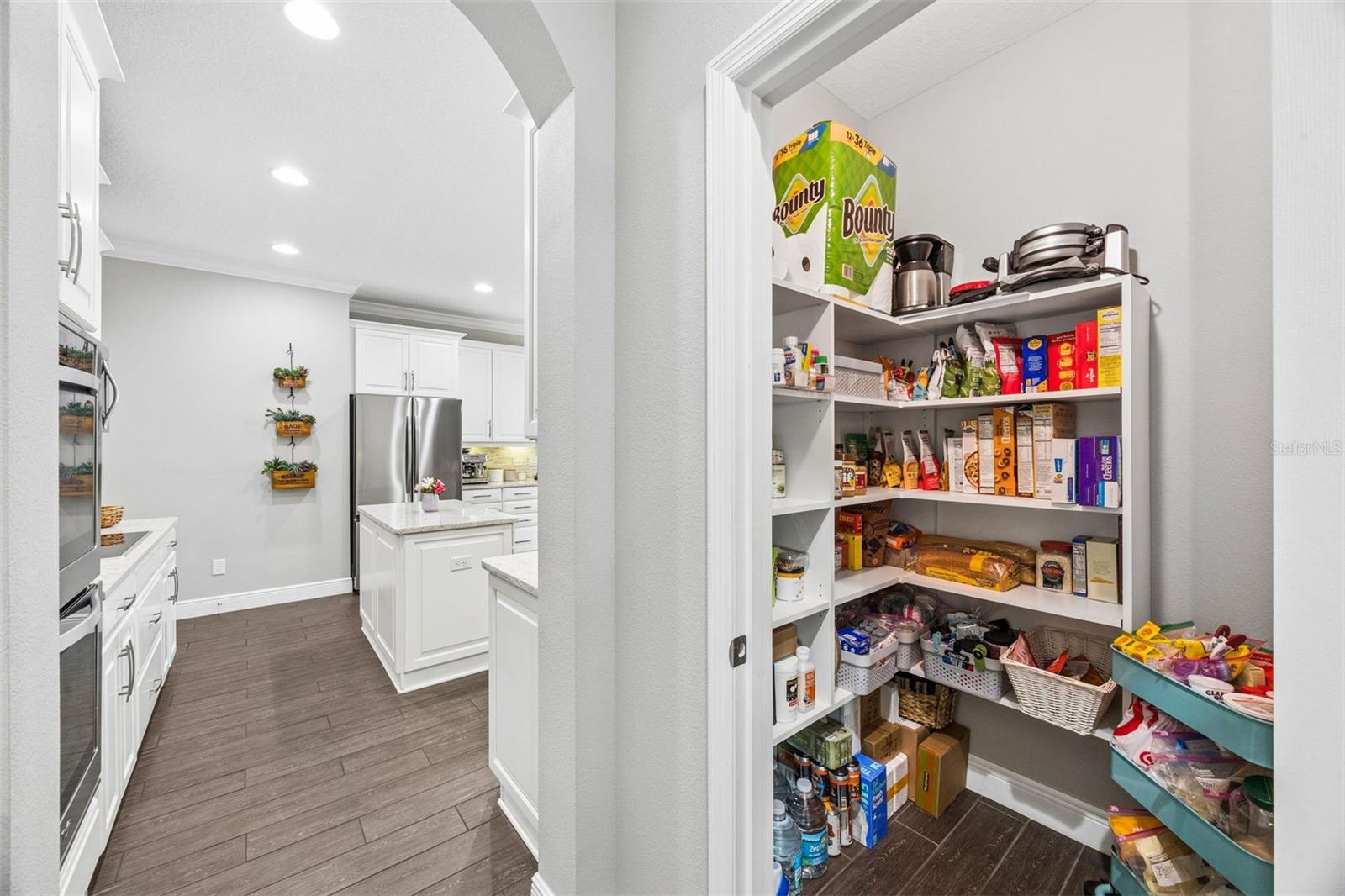 LAKESIDE ESTATES - Residential