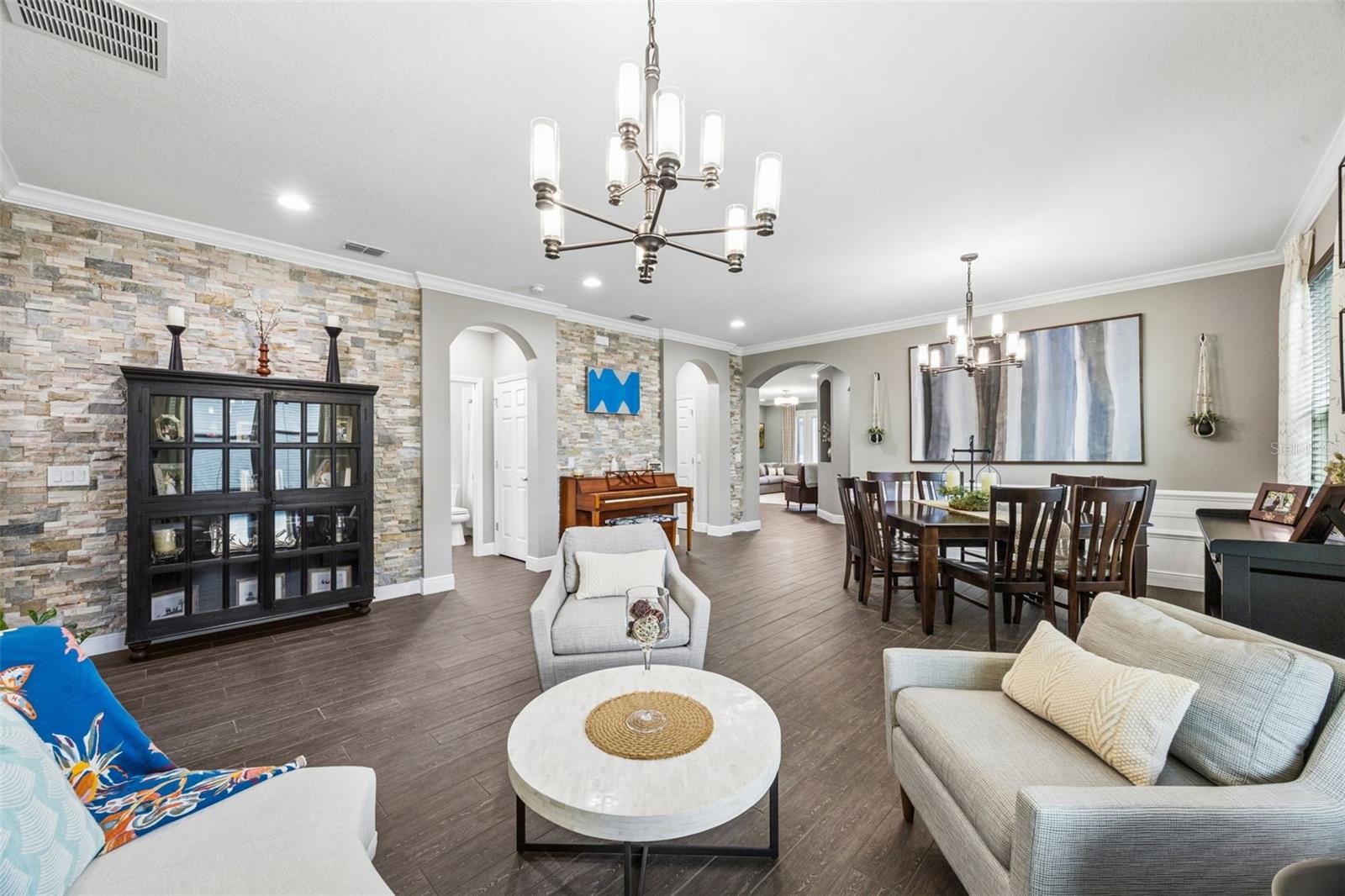 LAKESIDE ESTATES - Residential