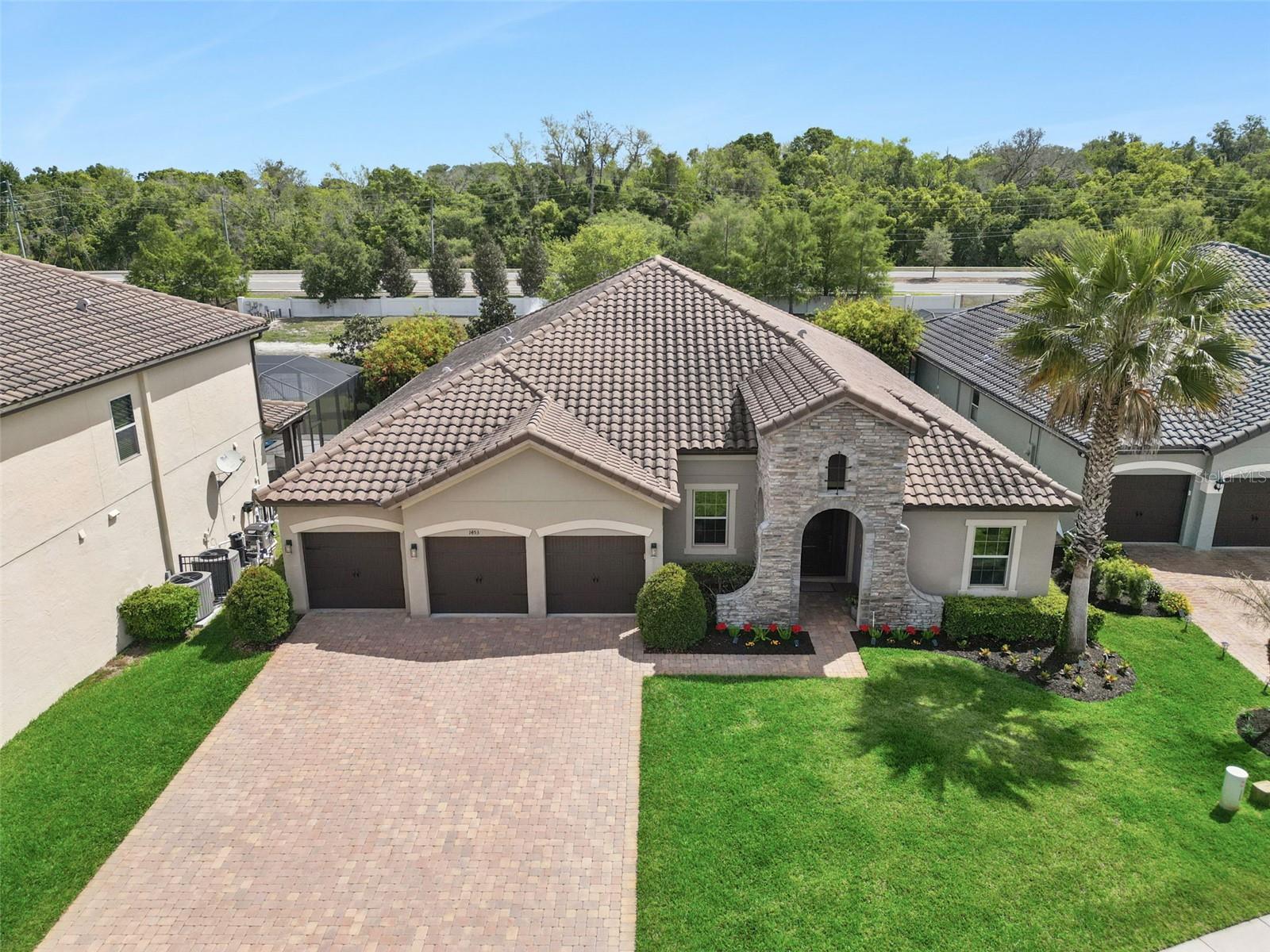 LAKESIDE ESTATES - Residential