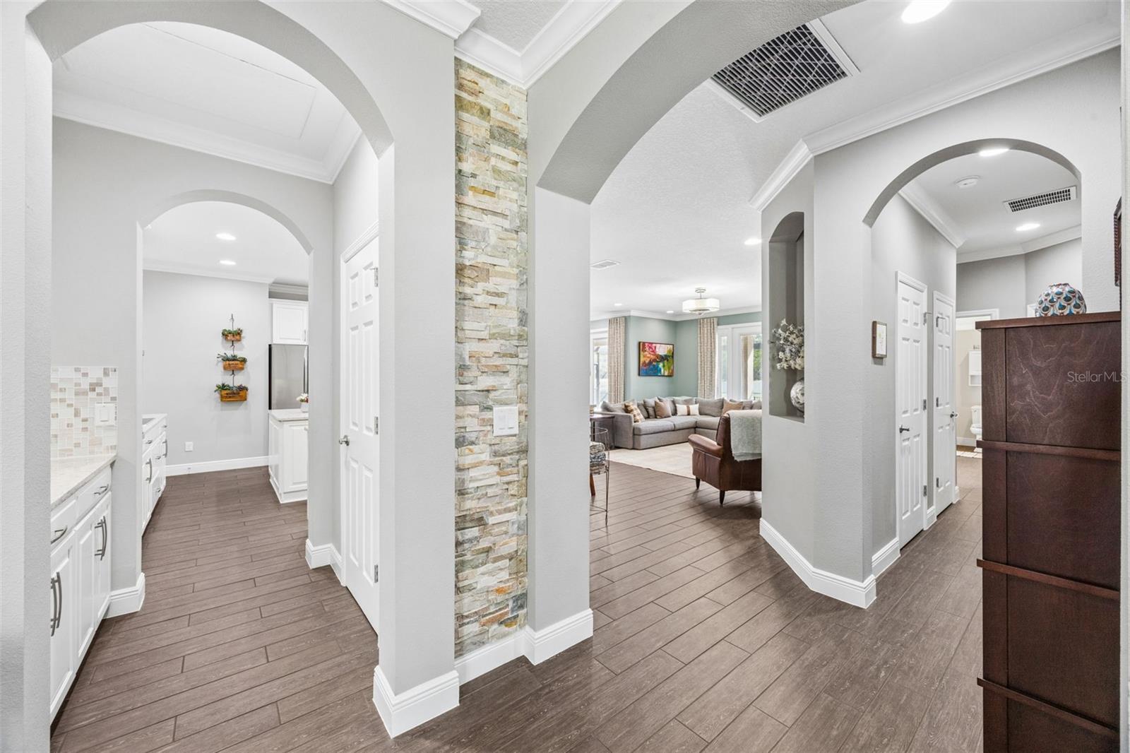 LAKESIDE ESTATES - Residential