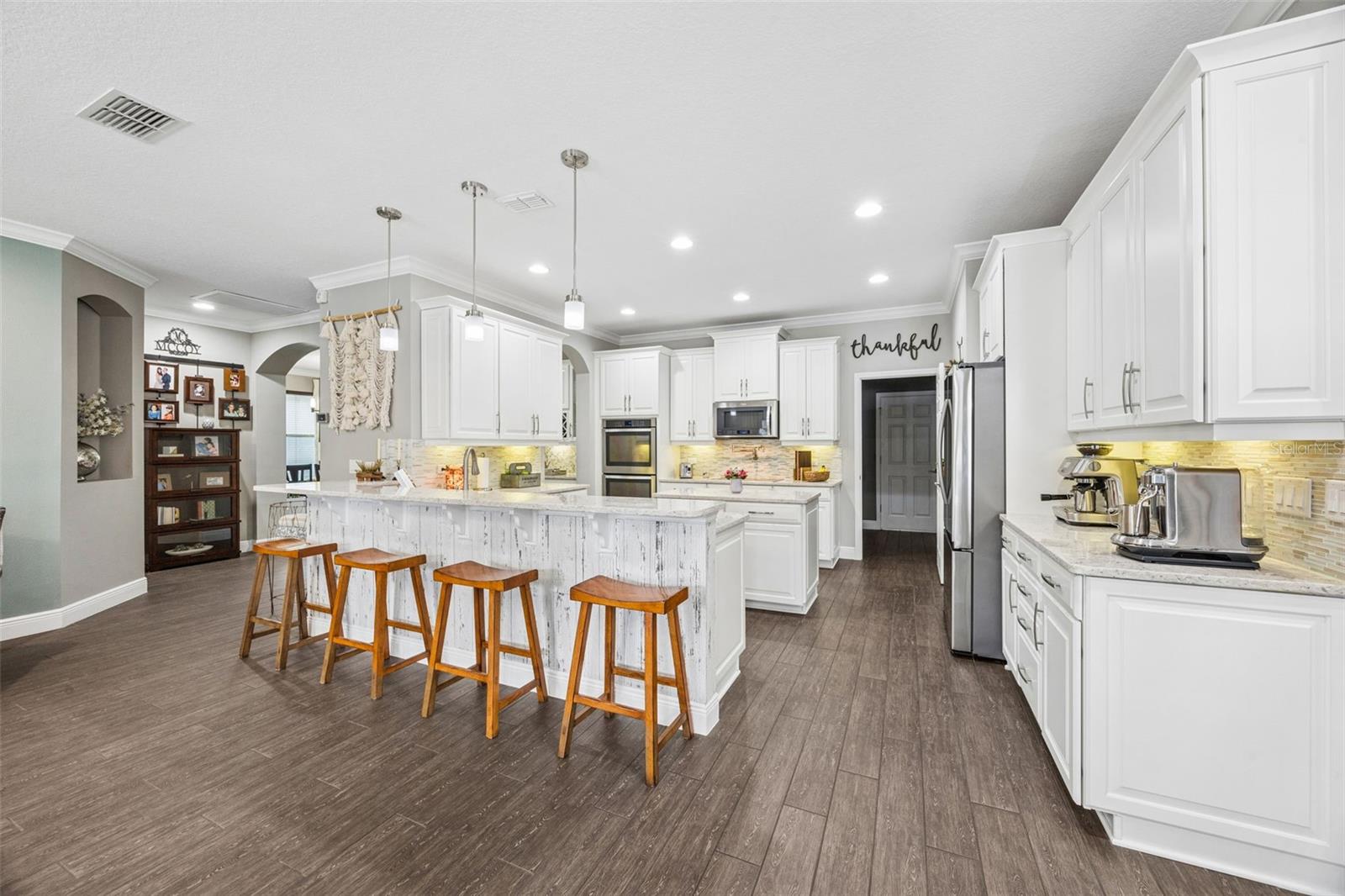 LAKESIDE ESTATES - Residential