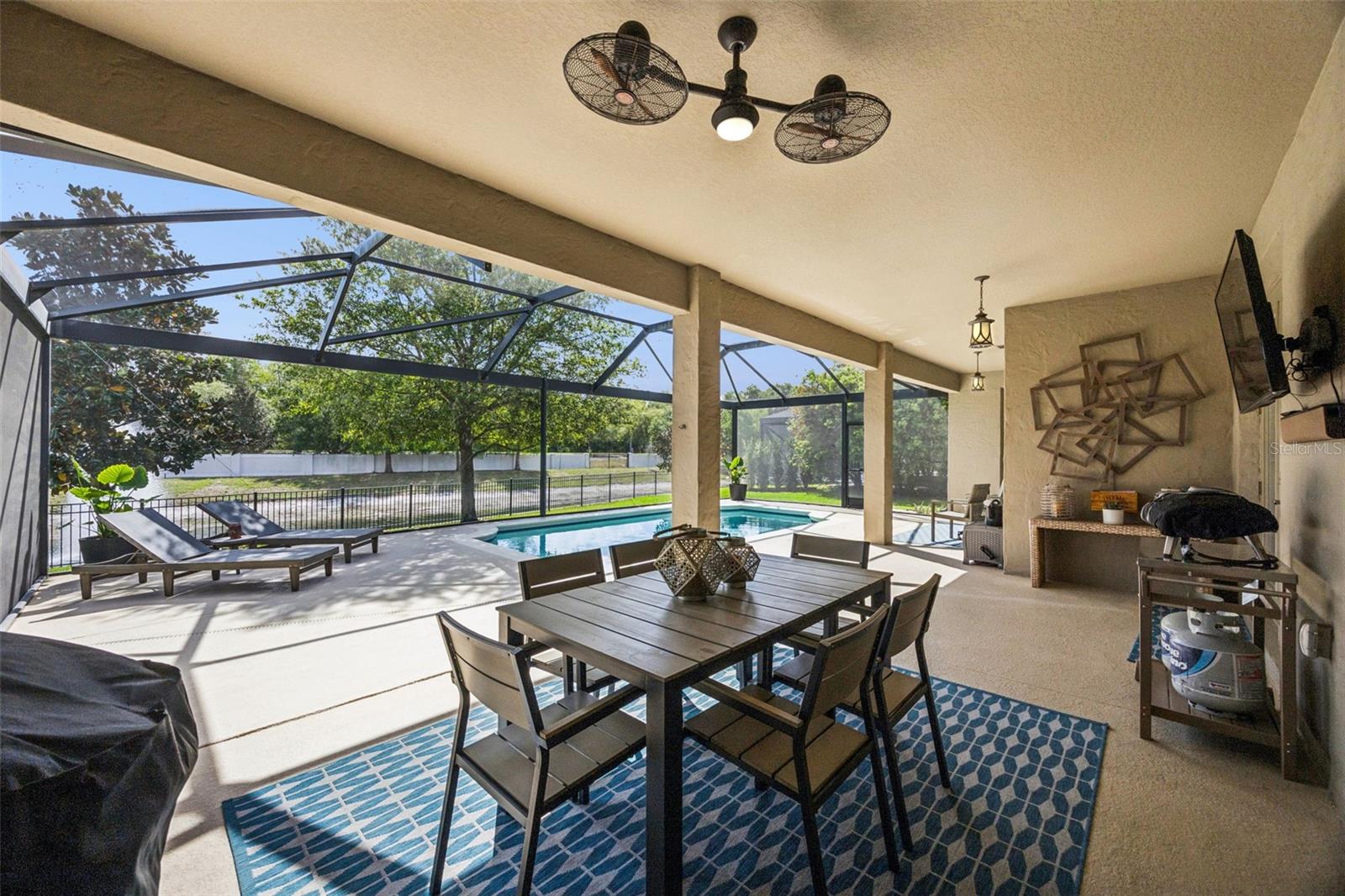 LAKESIDE ESTATES - Residential