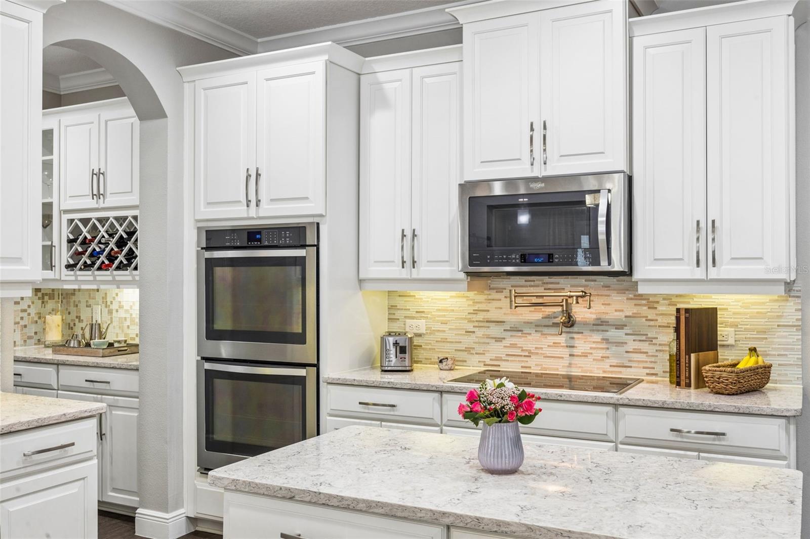 LAKESIDE ESTATES - Residential