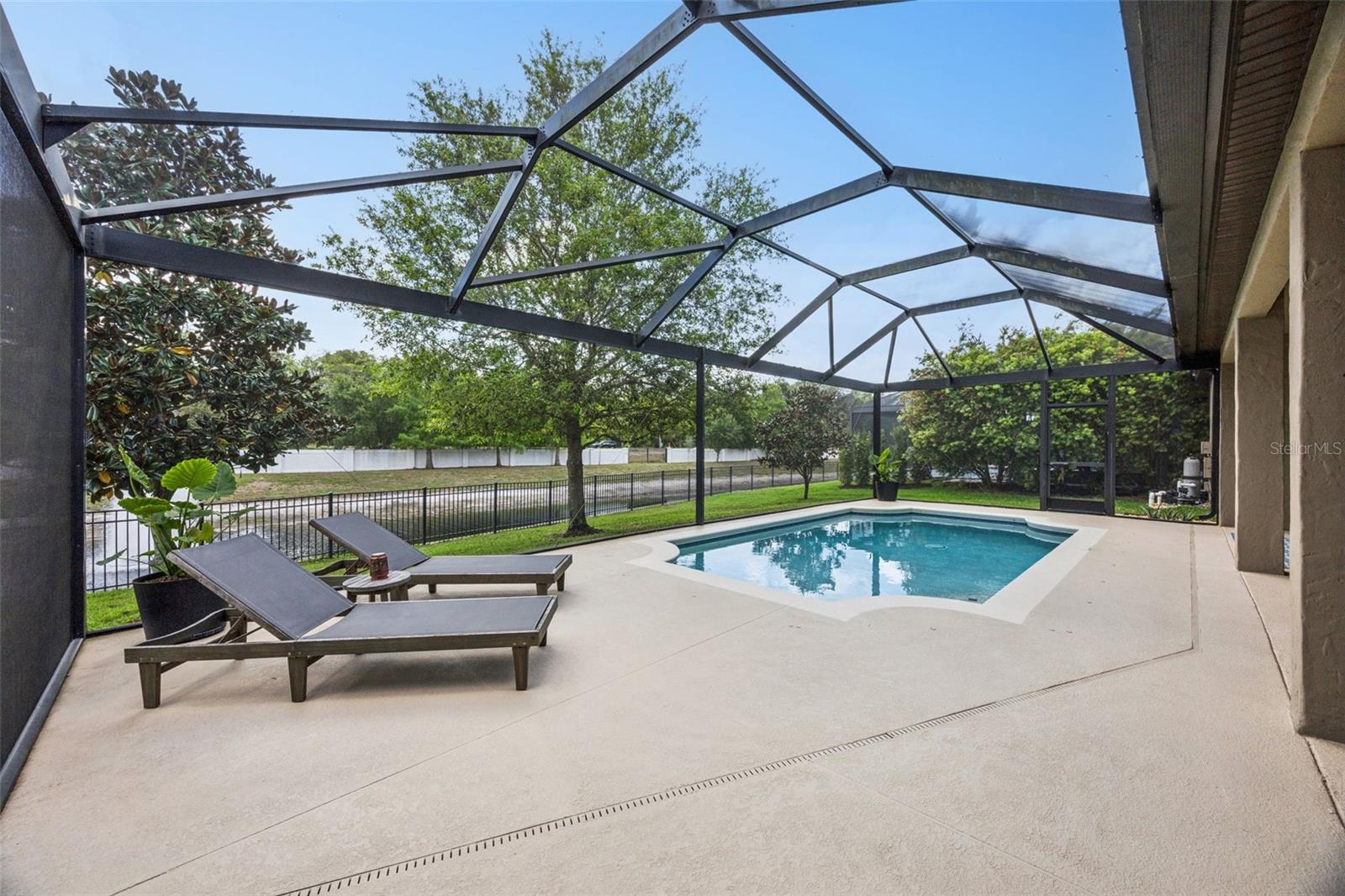 LAKESIDE ESTATES - Residential