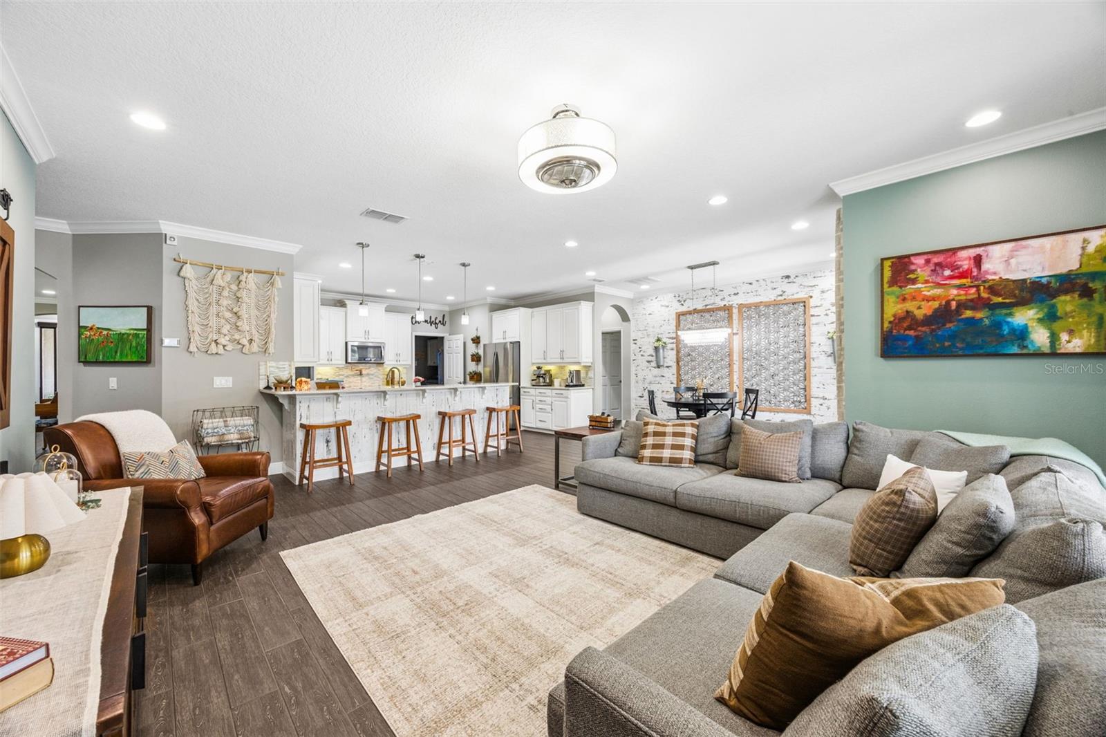 LAKESIDE ESTATES - Residential