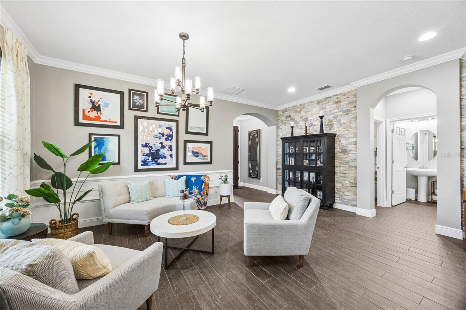 LAKESIDE ESTATES - Residential