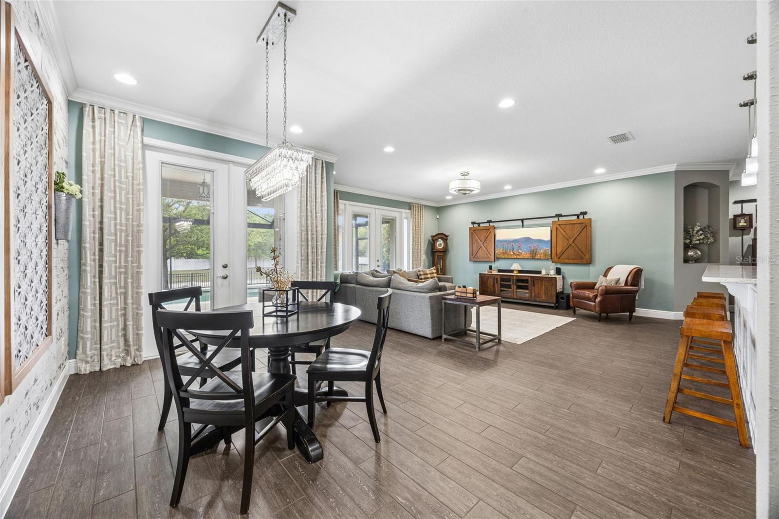 LAKESIDE ESTATES - Residential