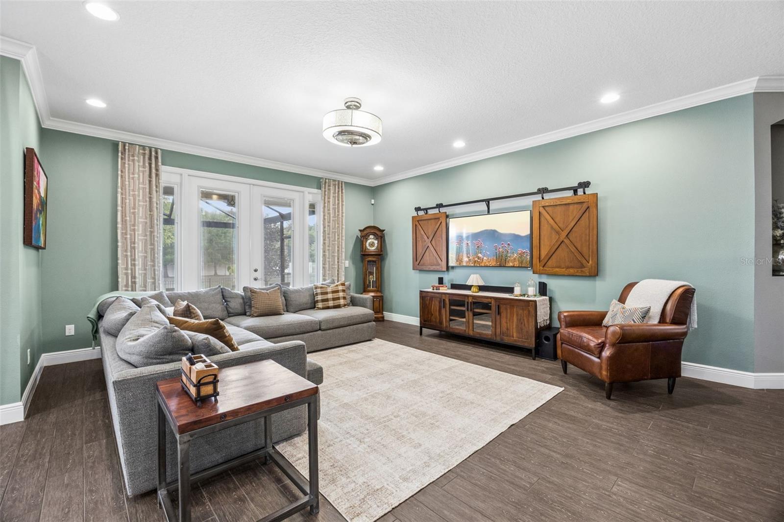 LAKESIDE ESTATES - Residential