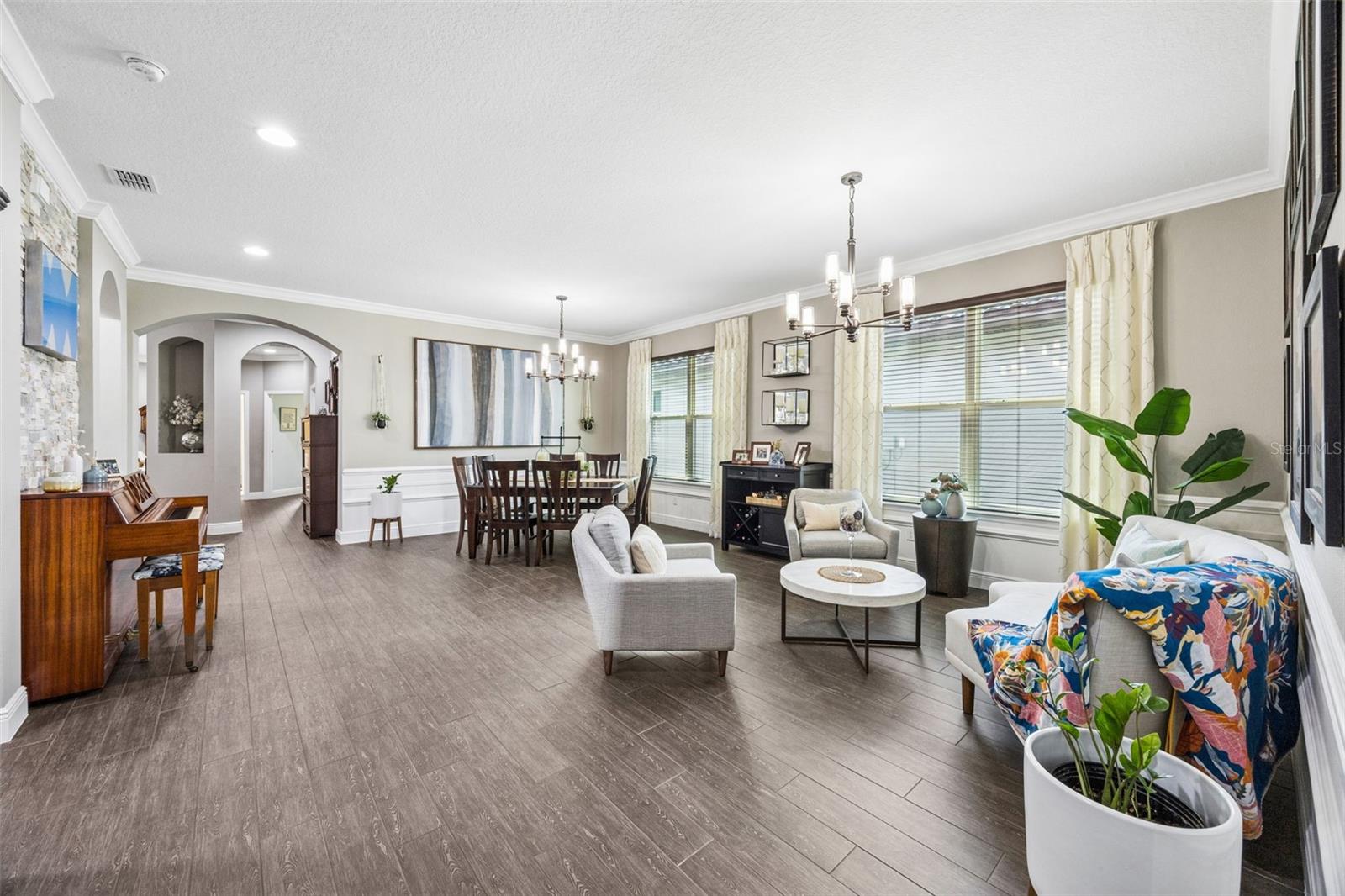 LAKESIDE ESTATES - Residential