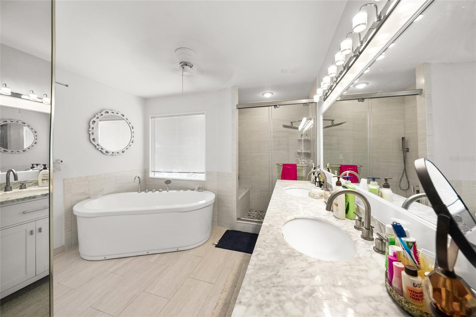 BAY ISLES - Residential