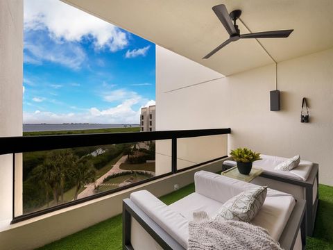 A home in LONGBOAT KEY